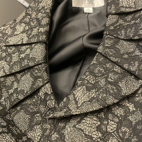 LE SUIT floral lace like print black grey, rounded pleated collar open front 14 - Picture 13 of 13